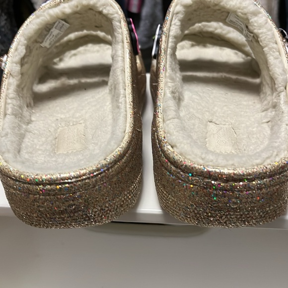 Crocs Size Women’s 9 NWOT With Lamb Lining - Picture 6 of 7